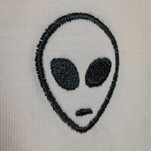 Laden Sie das Bild in den Galerie-Viewer, Alien Shirt